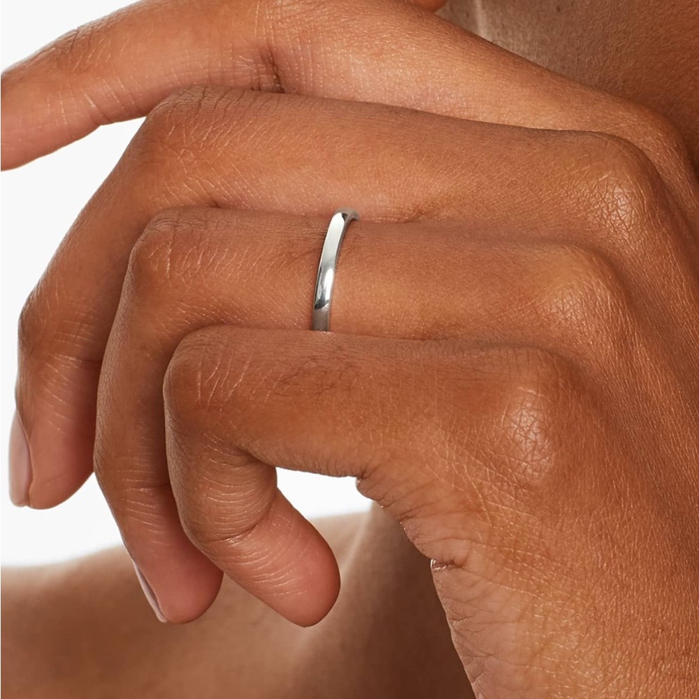 Platinum Comfort Fit Wedding band size 6